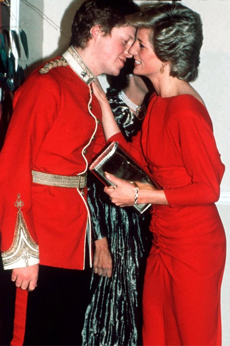 Os irmãos Charles Spencer e princesa Diana Os irmãos Charles Spencer e princesa Diana