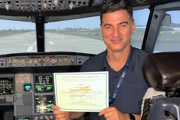Quem era Guy Kapulnik, ator israelense que morreu em acidente de avião - destaque galeria