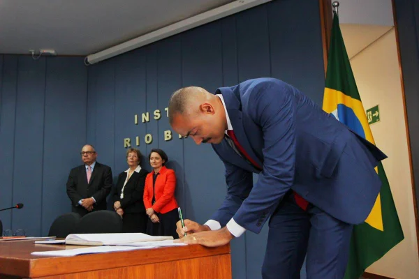 Do Sol Nascente ao Itamaraty: conheça a história de jovem diplomata