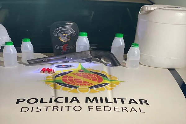 PMDF apreende arma de fogo e 20 litros de lança-perfume