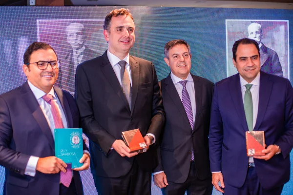 Autoridades prestigiam lançamento de livros que contemplam Ruy Barbosa