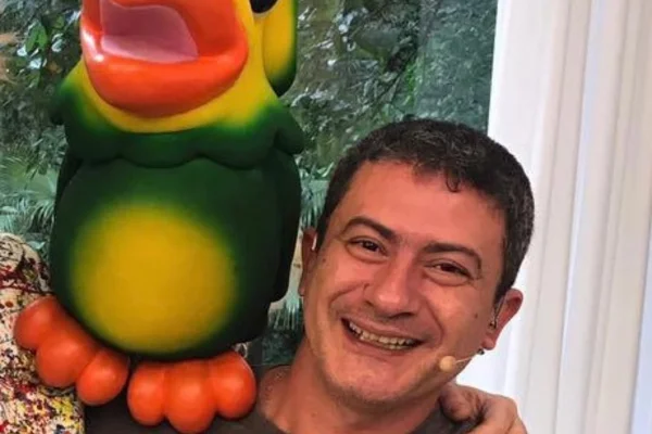 Ex de Tom Veiga celebra gravidez da filha dele: “Agora é vovô Tom”