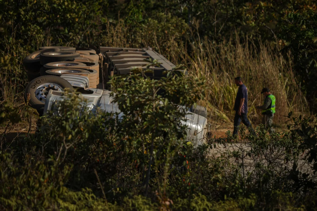 A colisão aconteceu perto do Povoado de Samambaia, em Luziânia (GO) A colisão aconteceu perto do Povoado de Samambaia, em Luziânia (GO)