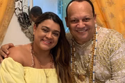 Preta Gil e Pai Celinho posam juntos e sorridentes