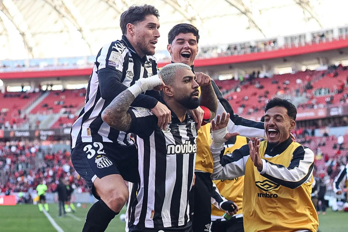 Gabigol fez dois gols no jogo Gabigol fez dois gols no jogo