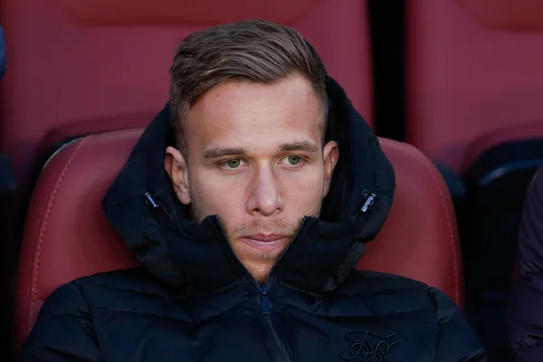 Arthur no banco de reserva do Barcelona