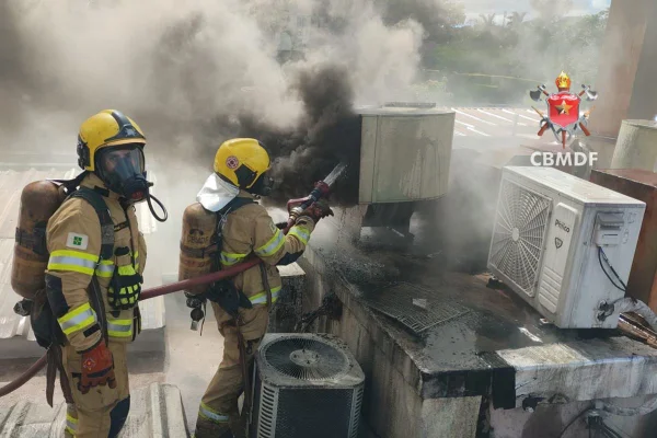 Incêndio com muita fumaça em restaurante no Sudoeste assusta moradores