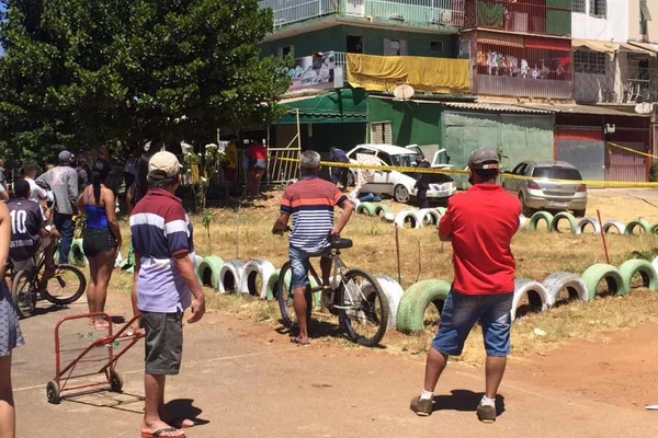 Vídeo: tiros em frente a bar do DF deixam um ferido e um morto