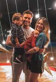 Jonathan Couto e os dois filhos que tem com Sarah Poncio