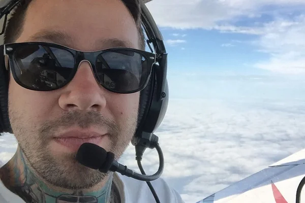 Quem era Dave Shapiro, produtor musical que morreu em queda de avião - Metrópoles