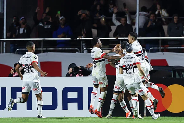 imagem colorida de São Paulo em comemoração - Metrópoles