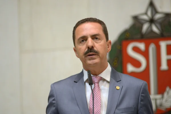 Itamar Borges é um homem branco de bigode e cabelo preto