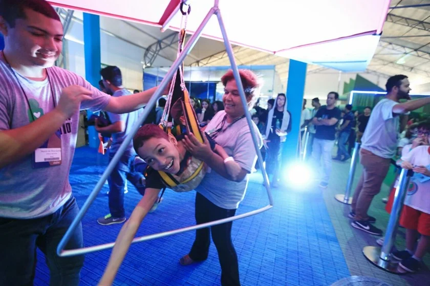 O sorriso do pequeno Vítor Luan, 13 anos, demonstra a felicidade por voar de asa-delta O sorriso do pequeno Vítor Luan, 13 anos, demonstra a felicidade por voar de asa-delta