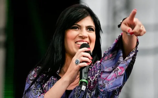 Cantora Fernanda Brum relata susto após turbina de avião pegar fogo