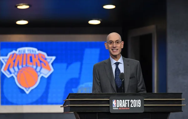 Adam Silver, comissário da NBA, durante o Draft de 2019