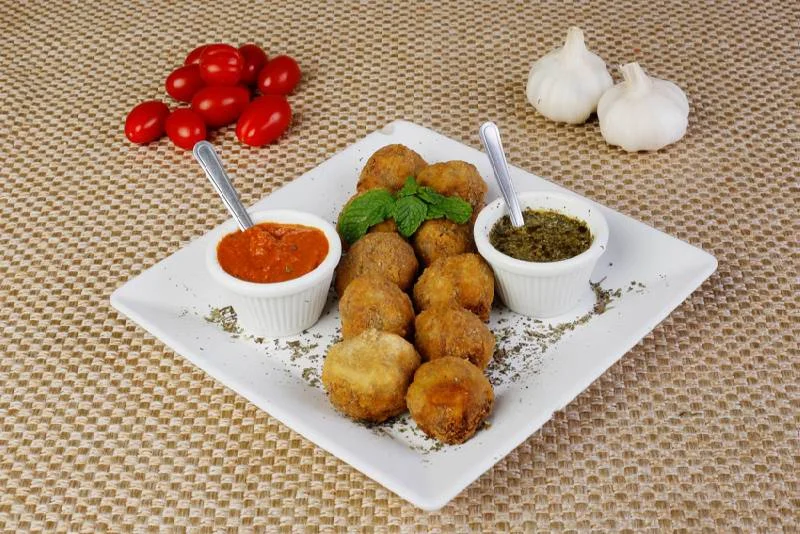 Empório da cachaça: Rabada Aconchegada (bolinho de rabada servido com geleia de pimenta com maçã) Empório da cachaça: Rabada Aconchegada (bolinho de rabada servido com geleia de pimenta com maçã)