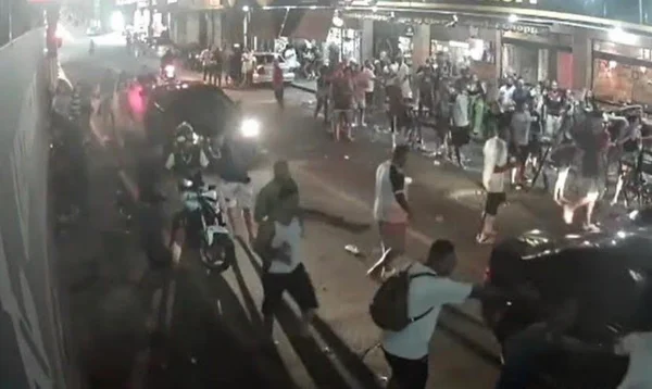 Jovem foi atropelado e arrastado por um carro em Volta Redonda, no Rio