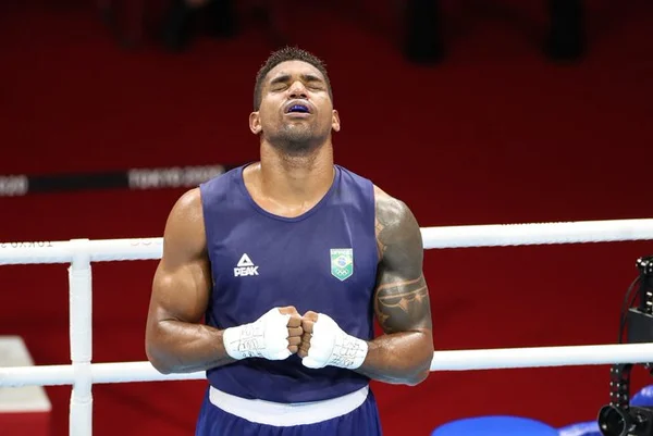 É bronze! Abner Teixeira perde nas semis no boxe, mas sobe ao pódio