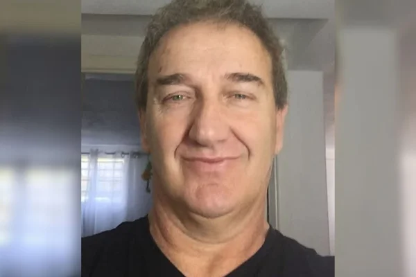 Foto colorida de Amauri, irmão de Cuca - Metrópoles