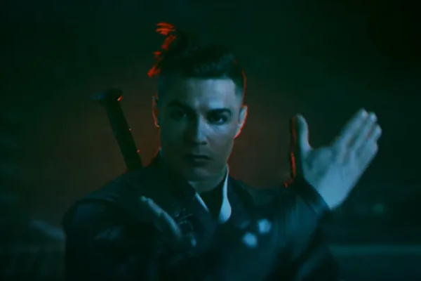 Vídeo: em anúncio de parceria, Cristiano Ronaldo trava batalha com ninjas