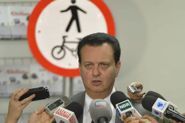 Após PMDB, outros aliados também dão sinais de saída do governo