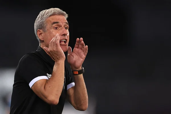 Adeus! Luís Castro acerta saída do Botafogo e fecha com time de CR7