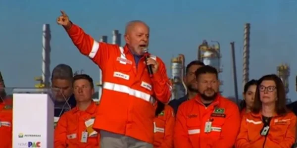 Lula em refinaria da Petrobras