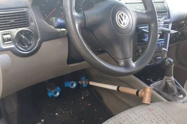 DF: cadeirante, piloto de fuga de quadrilha adaptou carro com canos