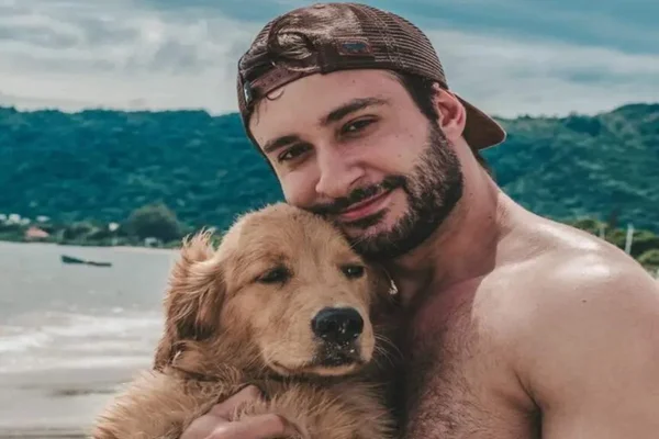 Empresário de Curitiba vai viajar de Kombi com sua golden retriever
