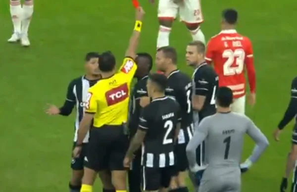 Sávio expulsa jogador do Botafogo