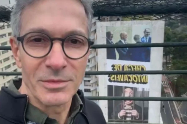 Romeu Zema em ato esvaziado na Av Paulista, no 7 de Setembro, contra o ministro do STF, Alexandre de Moraes - Metrópoles