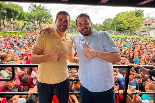 O ex-secretário de Administrações Regionais de Guarlhos, Giovanni Calderon, e o prefeito de Guarulhos, Lucas Sanches (PL)