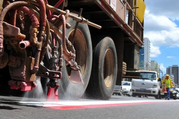 Começa pintura de ciclofaixa em Águas Claras