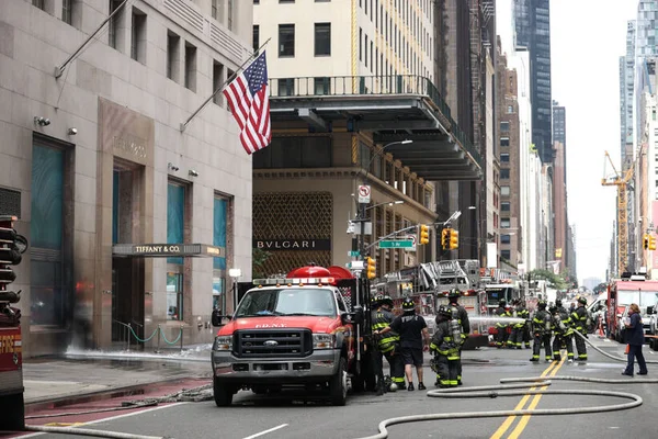 Loja de luxo da Tiffany pega fogo em Nova York