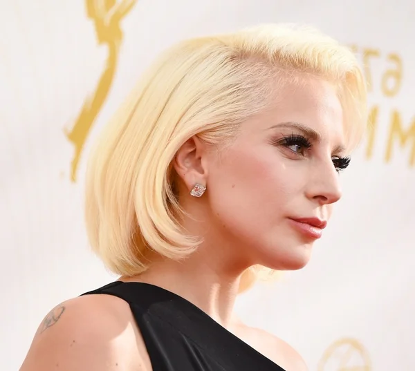 Lady Gaga é confirmada como principal atração do Super Bowl americano