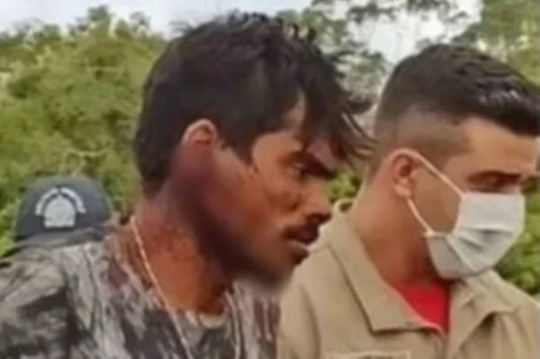 homem parecido com Lázaro