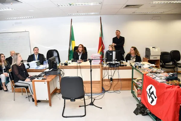 Após 13 anos, júri condena três acusados de ataque neonazista no RS