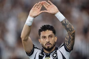 Alex Telles celebrando gol 