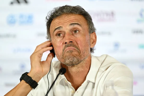 Luis Enrique está “mal na foto” entre os melhores técnicos do momento
