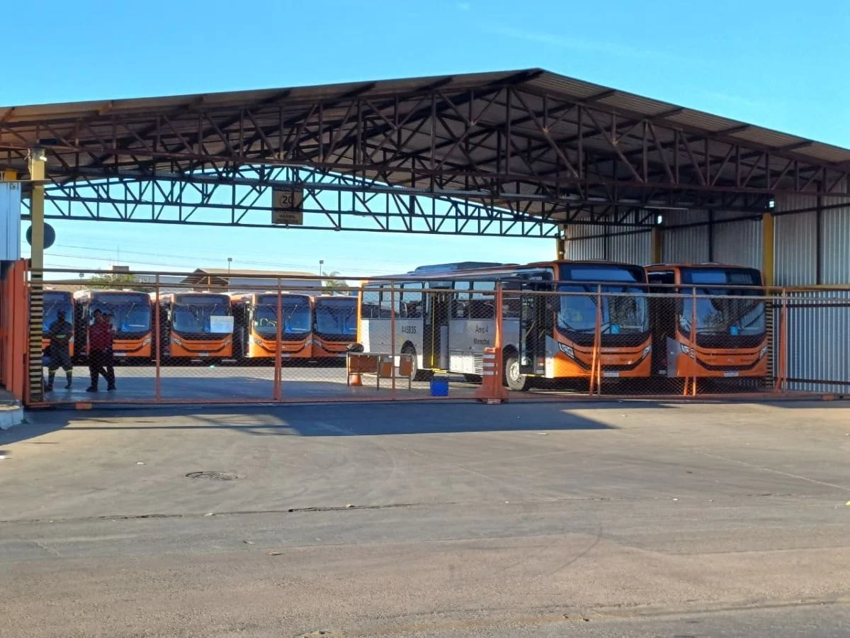 Os ônibus ficaram parados nas garagens na manhã desta segunda-feira (22/6) Os ônibus ficaram parados nas garagens na manhã desta segunda-feira (22/6)