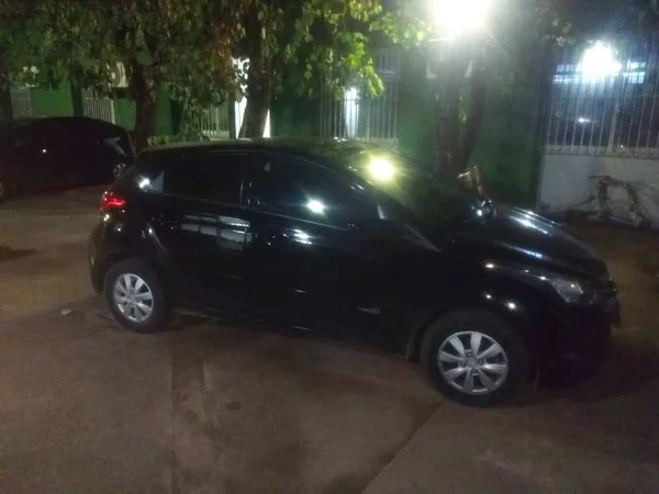 Polícia Civil prende homem com carros roubados, arma e drogas no DF