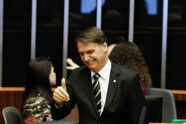 Bolsonaro celebra bolsa: “Temos muito a desfazer e mais ainda a fazer”