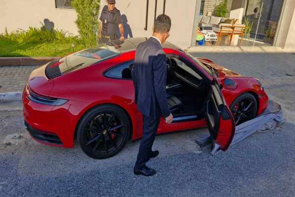 advogado que comprou porsche de Daniel Alves