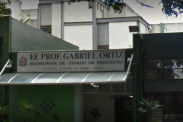 Fachada da Escola Estadual Professor Gabriel Ortiz, na zona leste de São Paulo, em que um aluno intimidou um professor em sala de aula. - Metrópoles