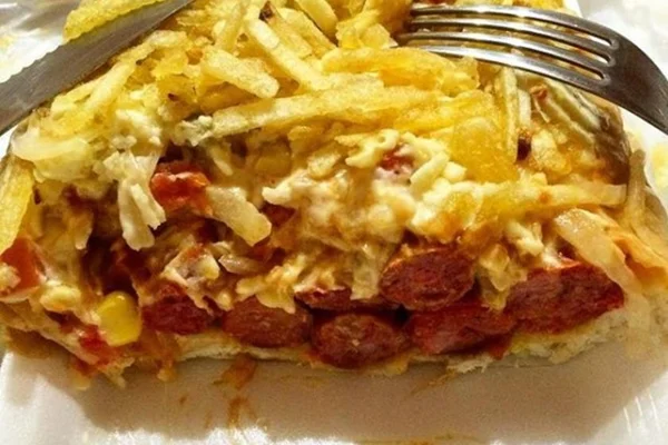 “Maior cachorro-quente do Brasil” tem sanduíche de até 10 salsichas