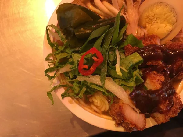 Comida de Verdade: contêiner serve comida asiática na Asa Norte