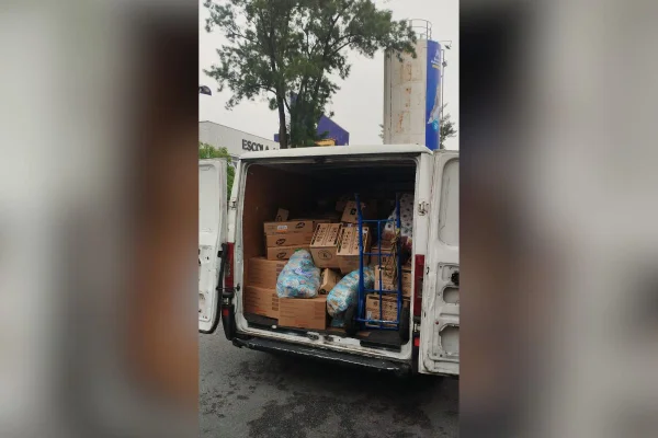 Homem pula de van para fugir de sequestro durante roubo de carga em SP