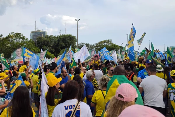 Bloco do 11 e 22: apoiadores de Celina e Flávio chegam à Torre de TV - destaque galeria Bloco do 11 e 22: apoiadores de Celina e Flávio chegam à Torre de TV - destaque galeria