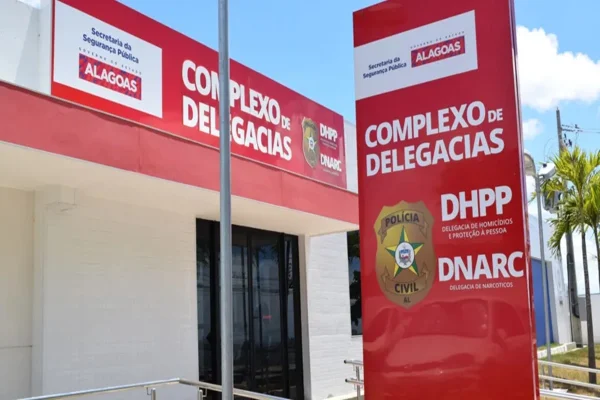 Imagem colorida, sede do complexo de delegacias