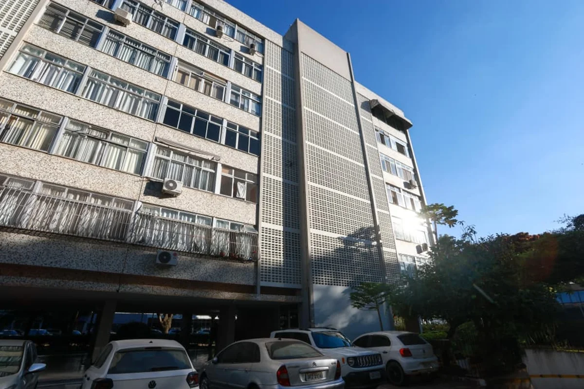 Filho de idosa feita refém lutou com homem que invadiu prédio no DF - imagem 11 Filho de idosa feita refém lutou com homem que invadiu prédio no DF - imagem 11